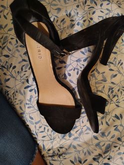 Black straps