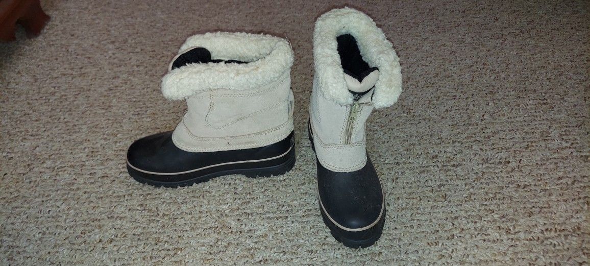 Rubber Bottom Leather Upoer Like NEW Zippered Boot Size 7