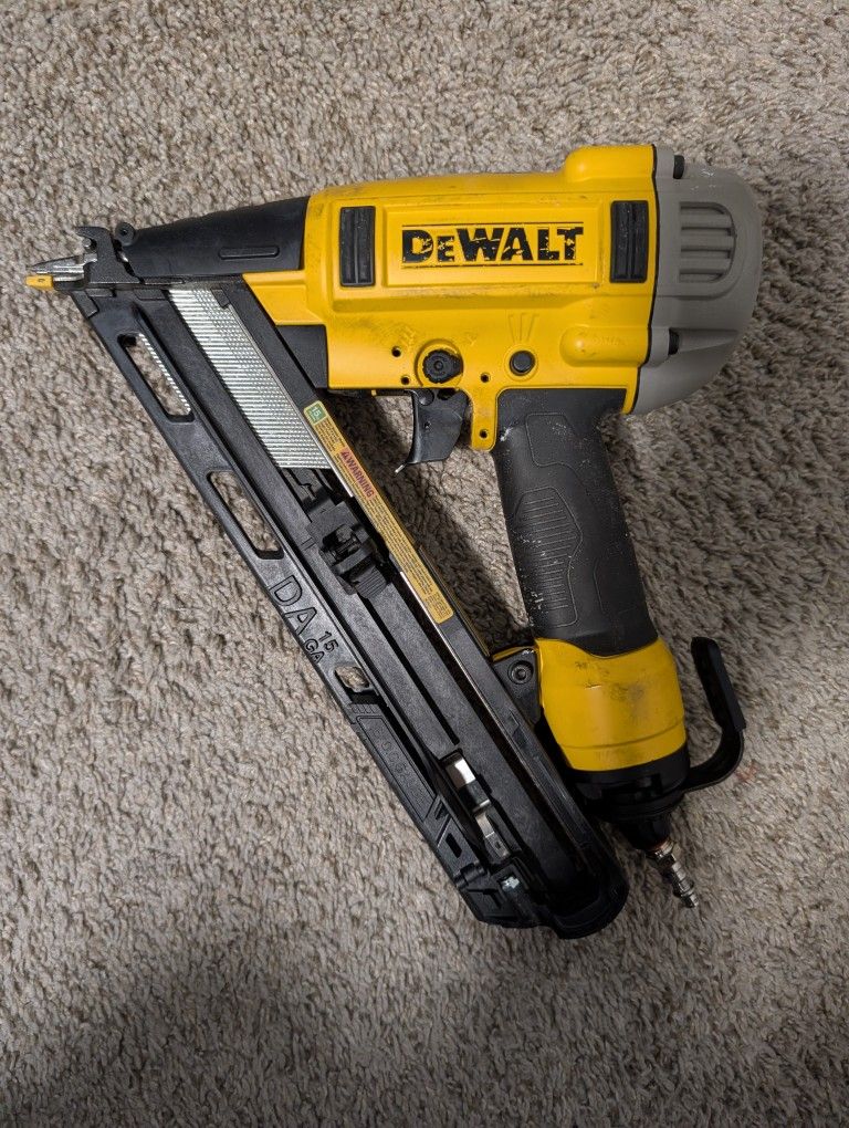 DeWalt 15GA Angled Nail Gun