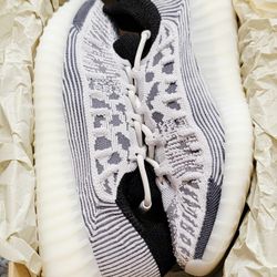 Size 11 Men's Adidas Yeezy 350 V2 CMPCT ‘Slate Panda’ IG9608.
