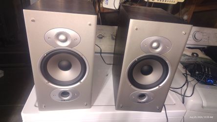 Polk bookshelf speakers