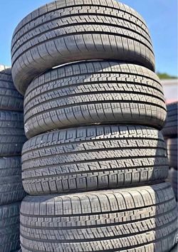 225/55/18 Goodyear Set de Tires con 80% de vids las 4