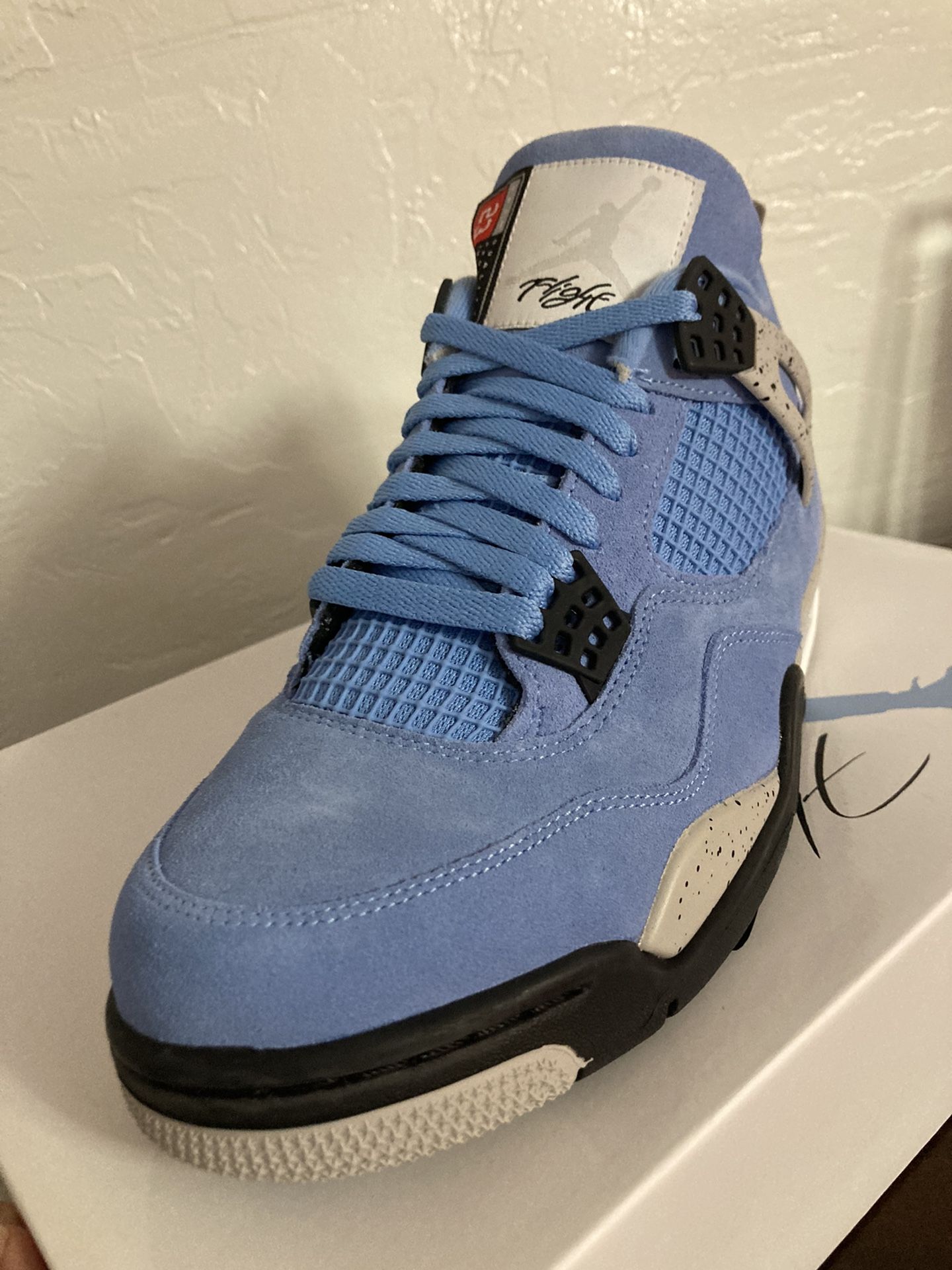 Jordan retro 4’s University Blue 