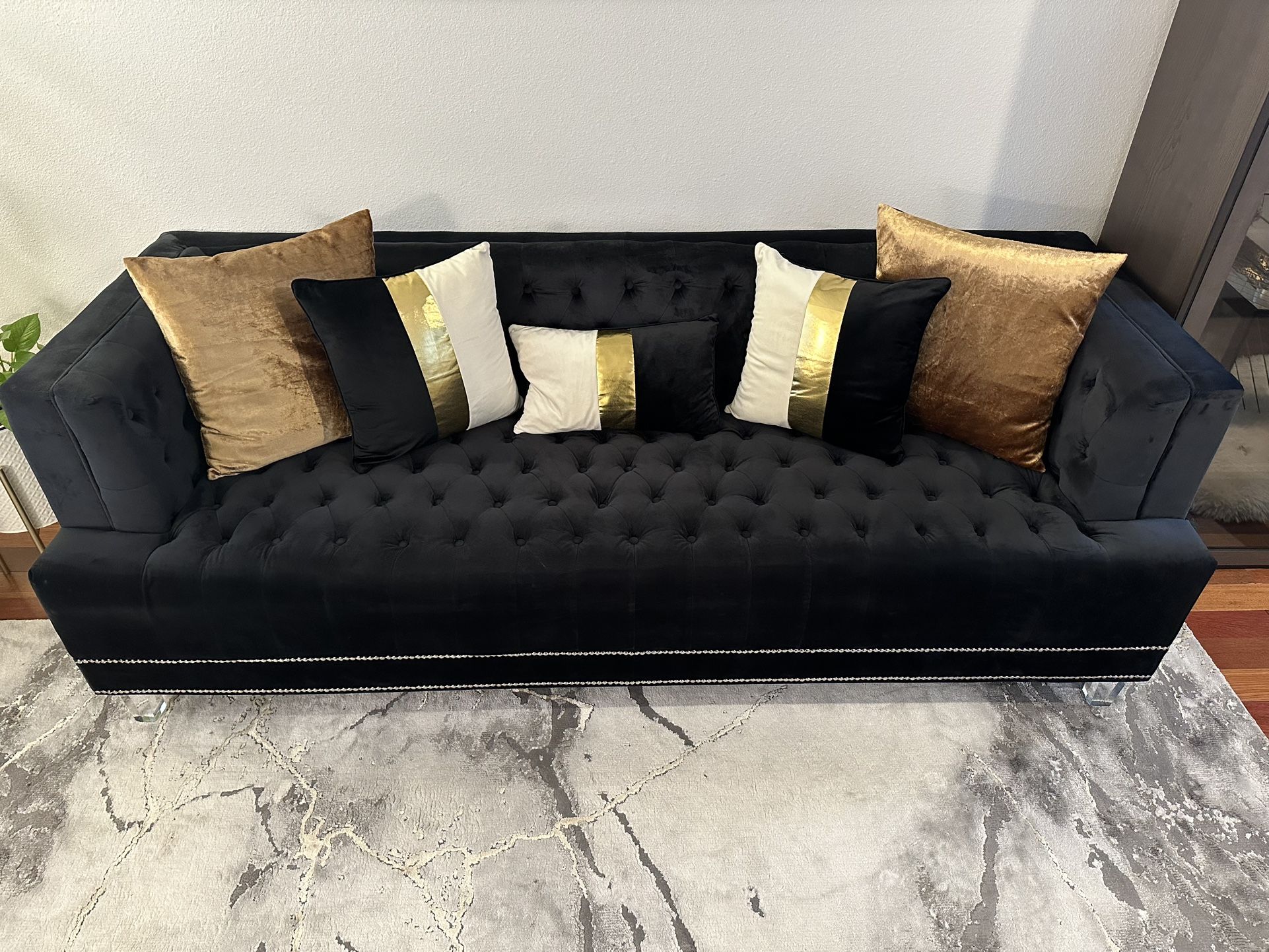 Living Room/Velvet Sofa And Love Seat