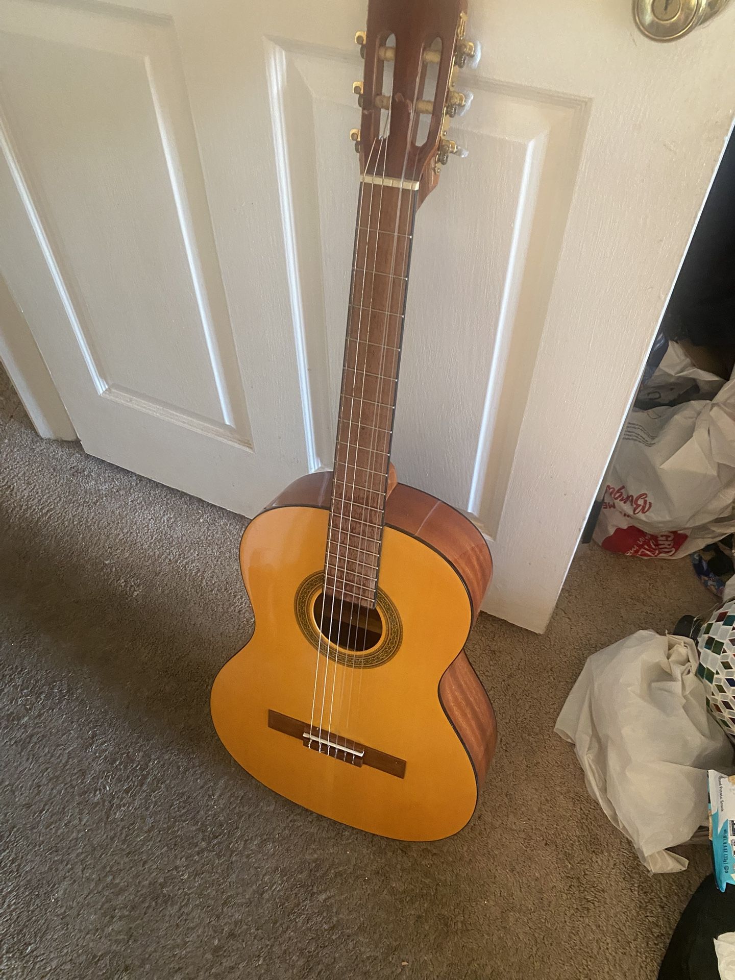 Lucero Guitar CL 100