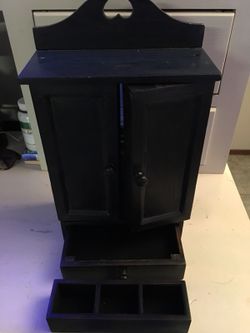 Jewelry box