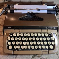 Smith Corona Galaxy 12 Typewriter in good working condition