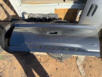 Toyota Tacoma tailgate 2016-2023