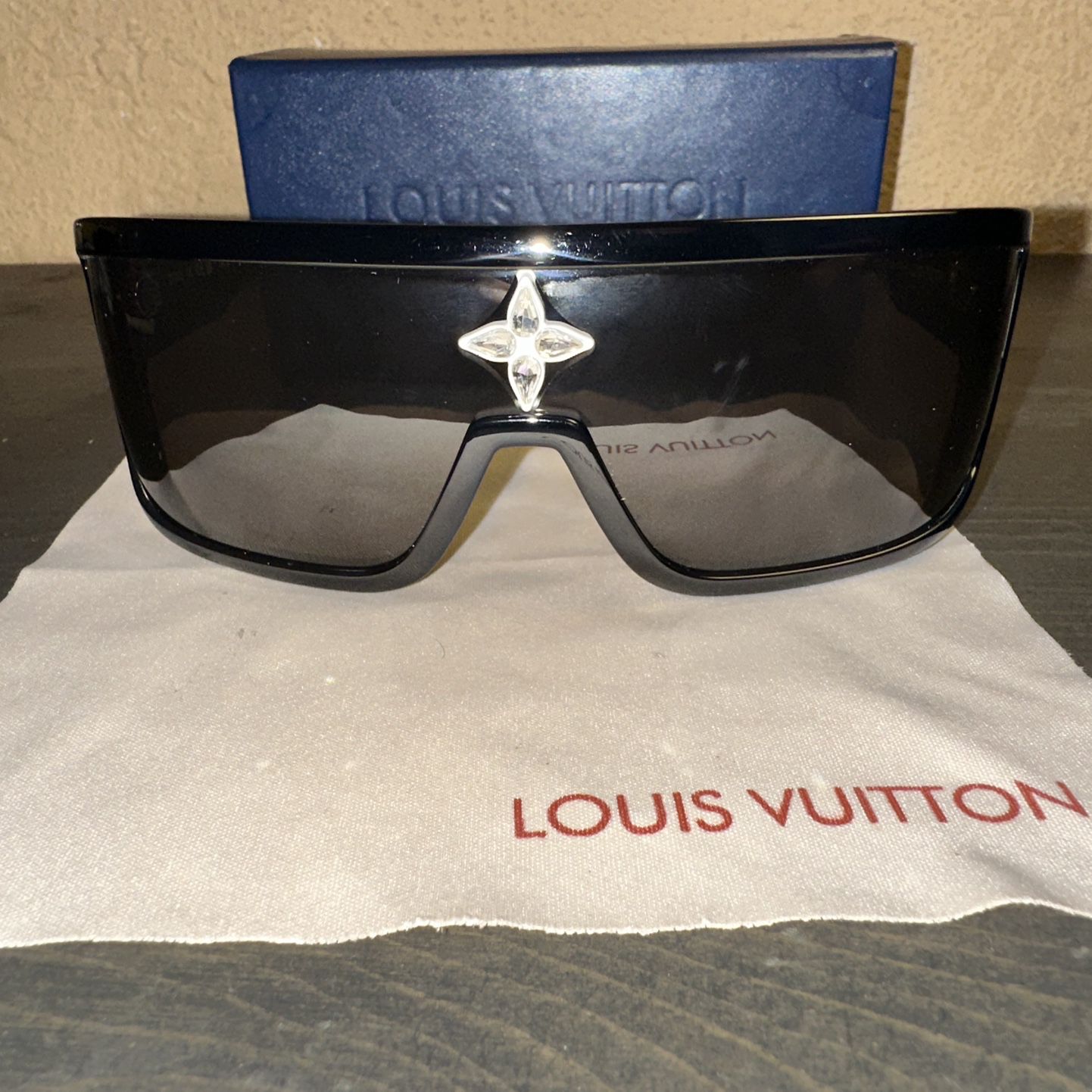 Shop Louis Vuitton 2023 SS Louis Vuitton ☆Z1741U ☆CYCLONE SPORT MASK  SUNGLASSES by aamitene