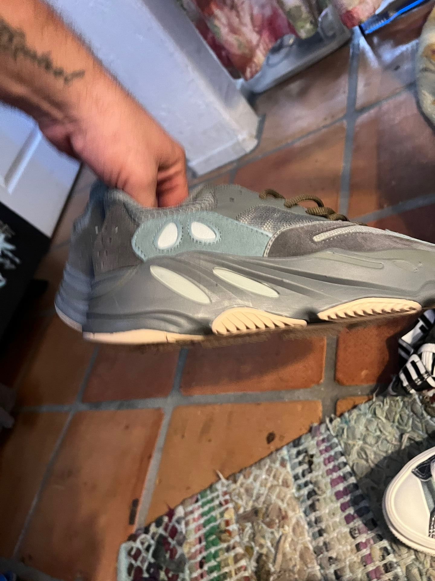 ** YEEZY** Boost ADIDAS 700 Teal Blue Real