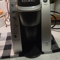 Keurig Coffee Maker K-Cup Pod Single Cup Brewing System K130