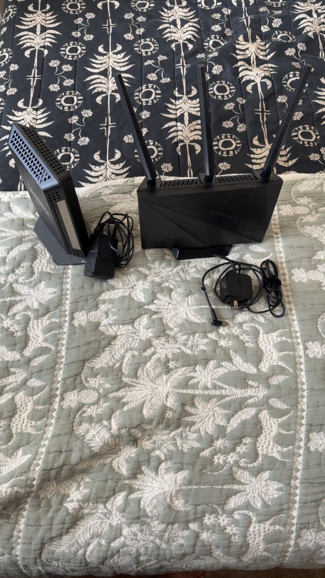 ASUS ROG Rapture GT-AC2900 Router & Netgear CM1000v2 Modem
