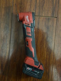 Milwaukee Multi-Tool + M18 REDLITHIUM XC Battery