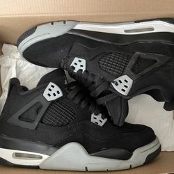 Jordan 4’s black Canvas 