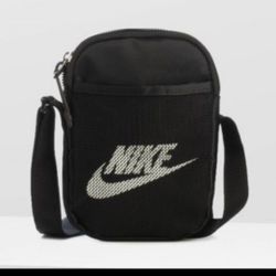 Nike heritage crossbody