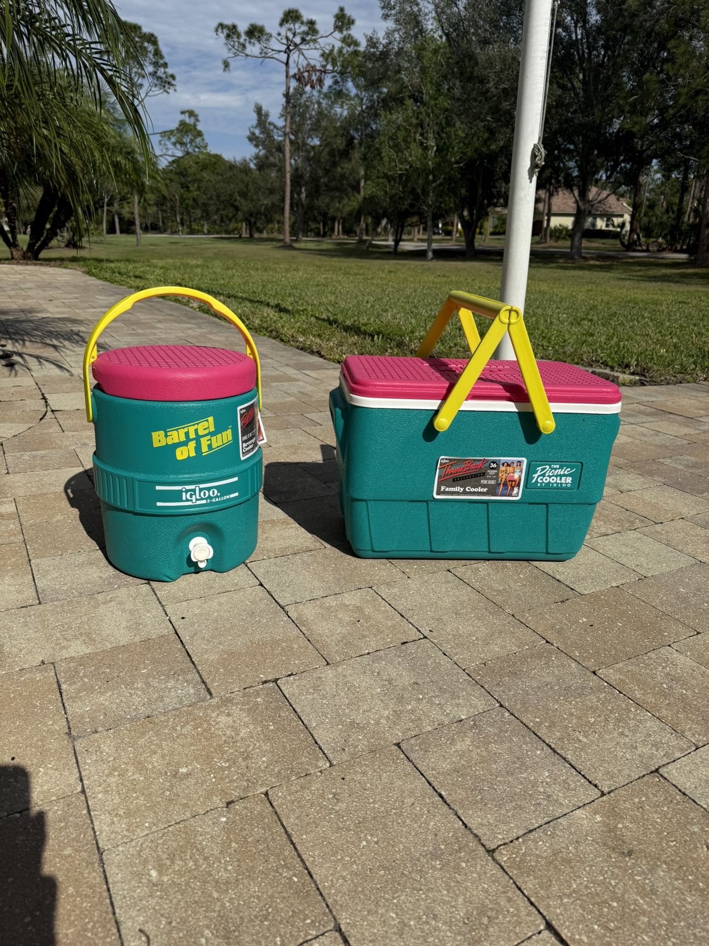 Igloo Retro Cooler & Water jug