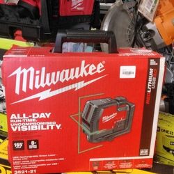 MILWAUKEE USB RECHARGEABLE GREEN LASER- CROSS LINE 