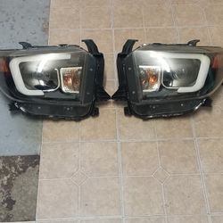 2014 - 2021 Toyota Tundra Headlights 