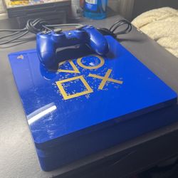 LIMITED EDITION DAYS OF PLAY PS4 IN GOOD  CONDITION WORKS GREAT PS4 