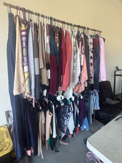 $1 everything must go!   Large Lot of Women's Clothing