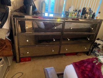 Dresser free