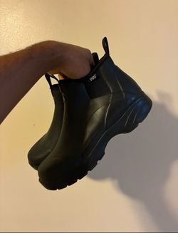 Rain boots for sale hit me for more details 40$