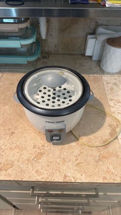 Small Black & Decker Rice Cooker with Steamer Basket