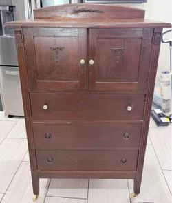 Dresser