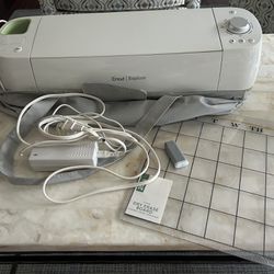 Cricut explorer one Die design and cut system green Pre Owned