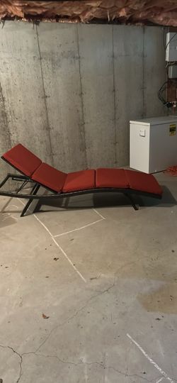 2 Outdoor Chaise Lounge Chairs with Cushions
