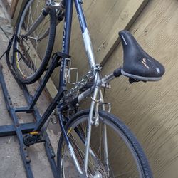 Schwinn Hybrid Road Bike With 700c Tires And Rack