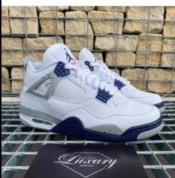 Jordan 4’s  midnight navy size 7-12