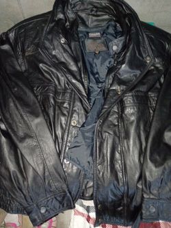 Men's insulated leather bomber jacket