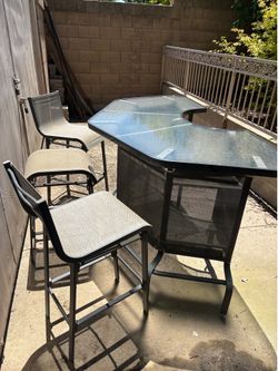 Outdoor Bar Table with Chairs