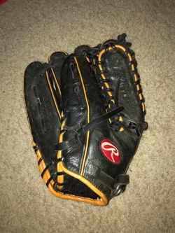 Left handed Rawlings 12 3/4 mitt