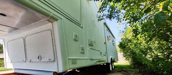 5th wheel farmhouse RV