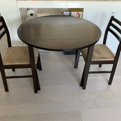 Table +/- 2 Chairs 