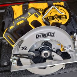 Brand New DeWalt XR Power Detect 20-volt Max 7-1/4-in Cordless Circular Saw (Bare Tool)