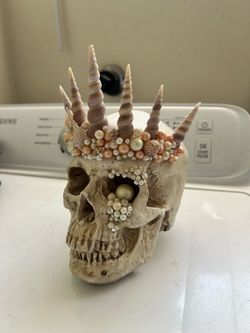 Mermaid skull decor