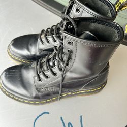 Women Doc Marten Size 6