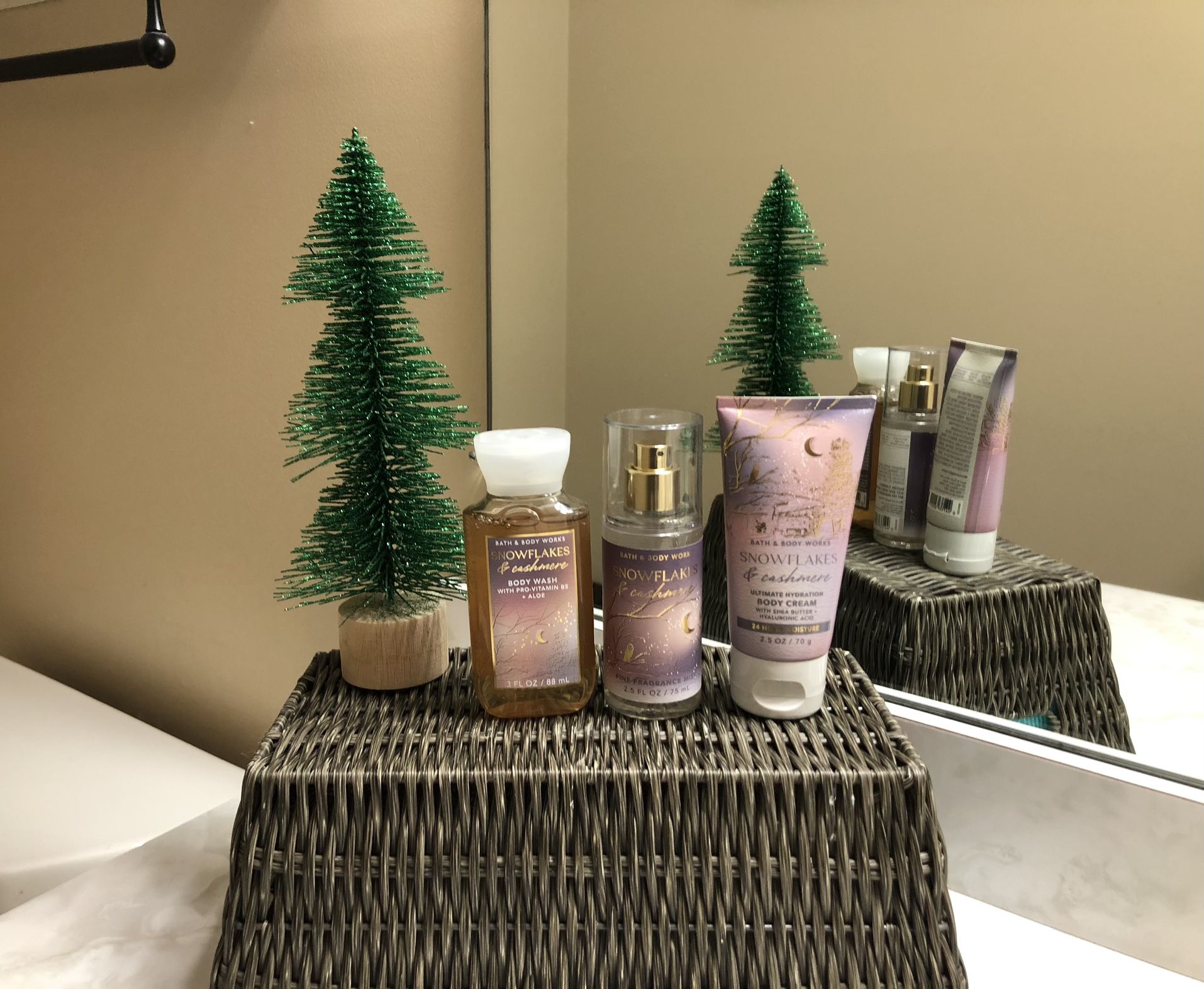 BATH & BODY WORKS Snowflakes & Cashmere 3-Piece Set