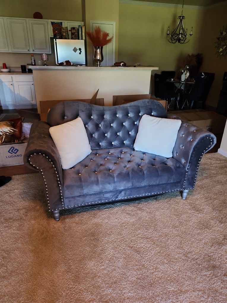 House Of Hampton, Gray