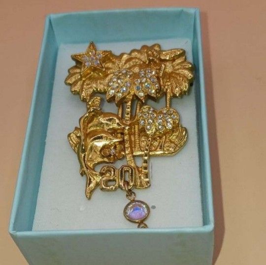 Kirk's Folly Beach Theme Brooch, number 20
