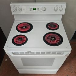 💥🔆🇺🇸☆GE☆🇺🇸🔆💥 White Coil Top Stove in great working order.