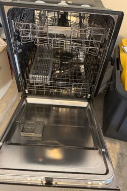 24” Top Control Dishwasher With Dual Power Filtration, PowerBlast® Cycle And 3rd Level Rack - 47 DBA