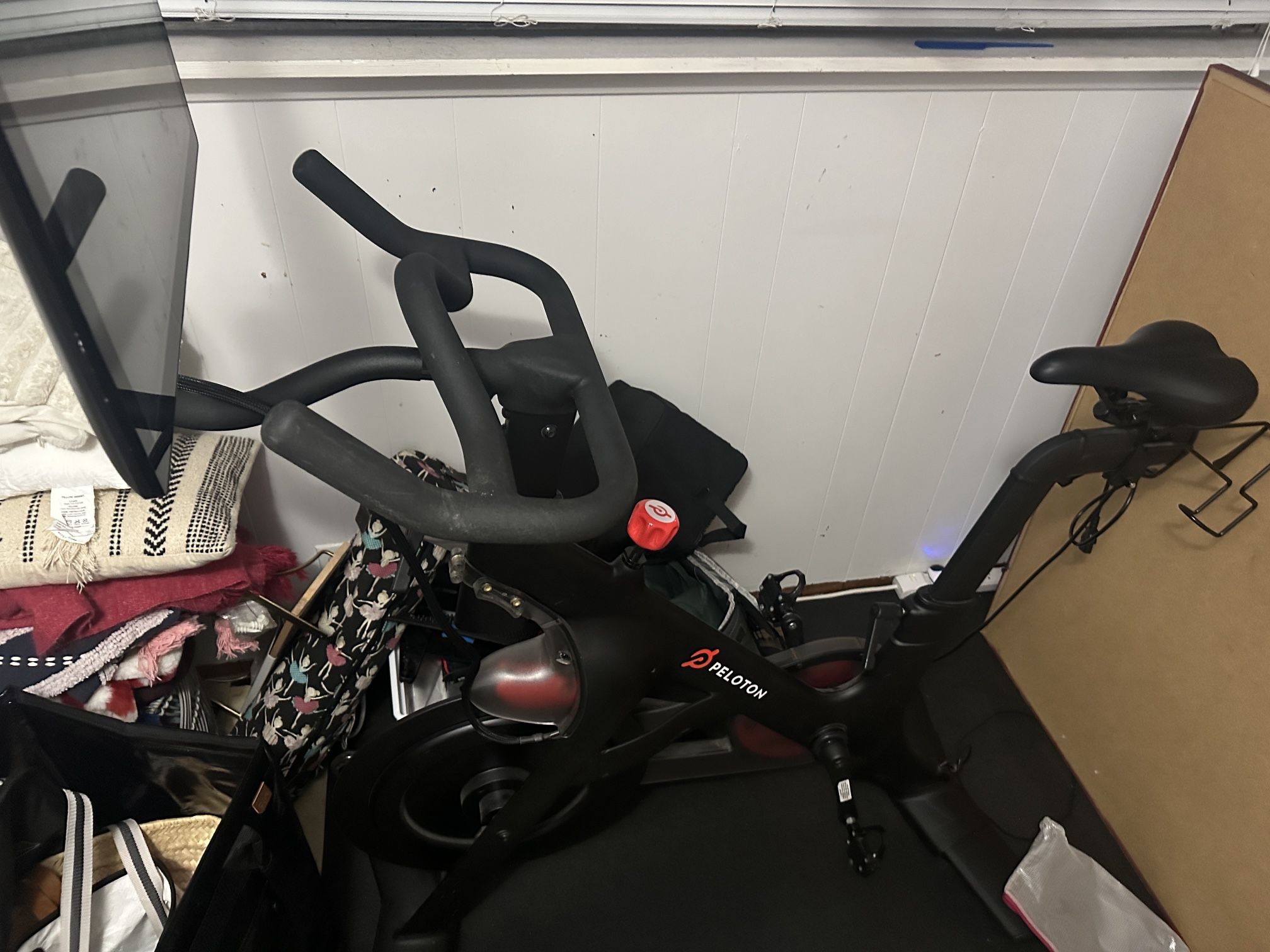 Peloton With Swivel Screen  