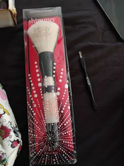 Victoria Secret Shimmer Brush 4 sale $75 obo