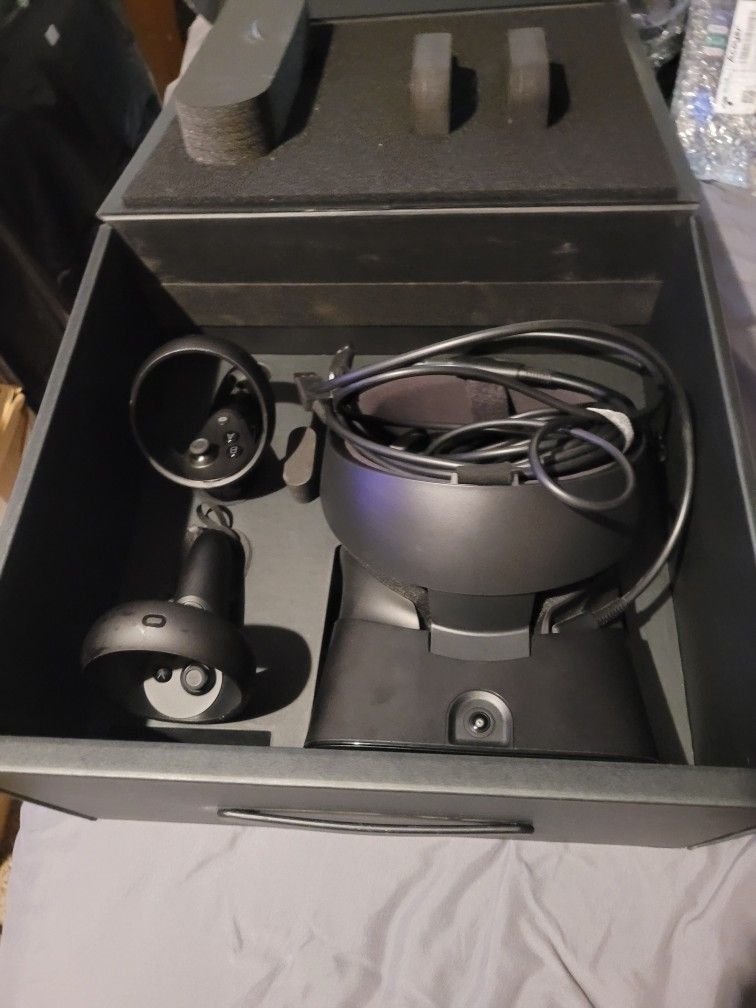 Oculus Rift S PC-powered virtual reality gaming headset