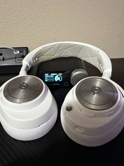 SteelSeries - Arctis Nova Pro Wireless Over-the-Ear Multi Gaming Headset with 2.4Ghz/Bluetooth for PC, PS5, PS4, and Switch - White