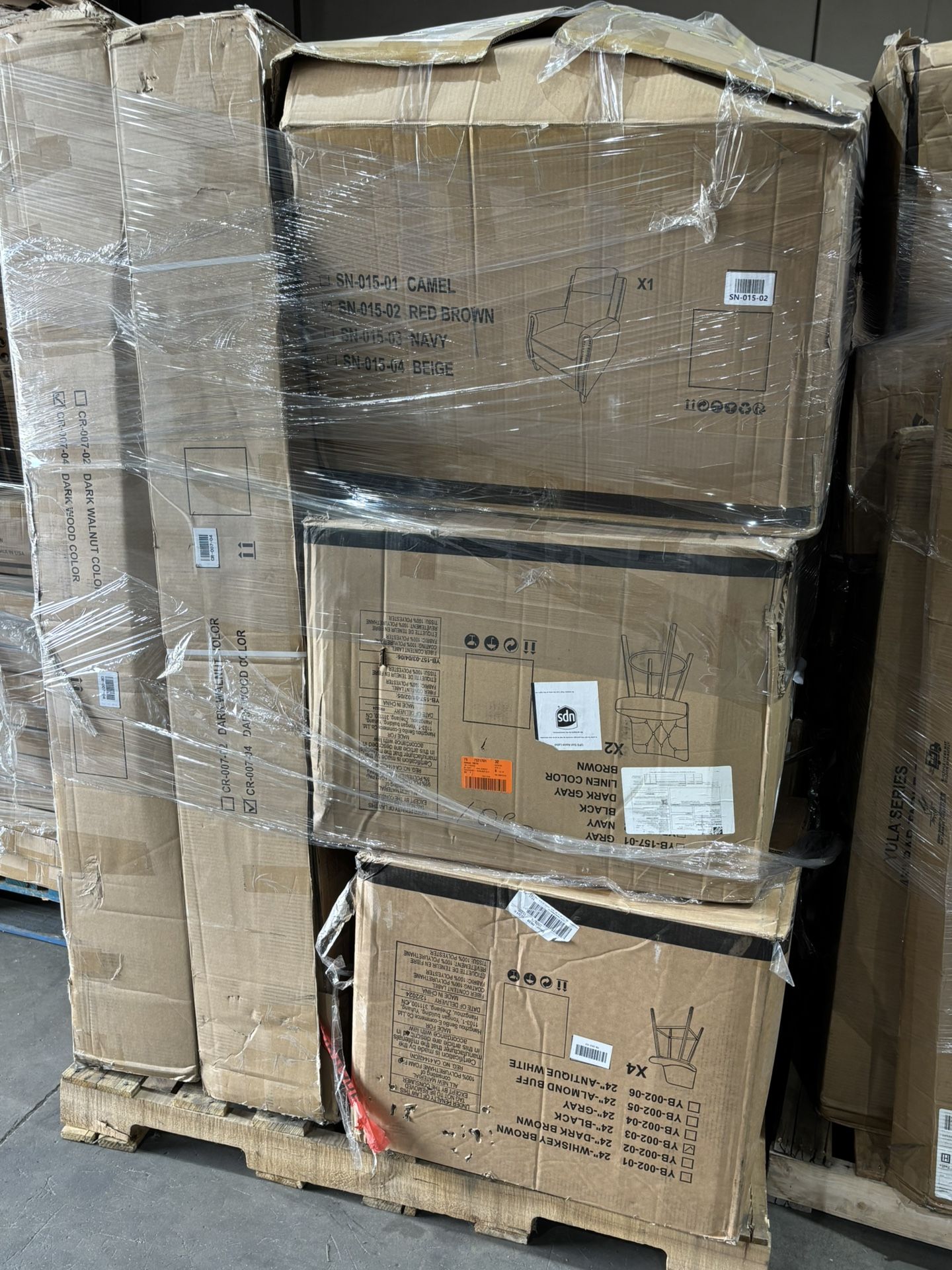 Mix Return pallets for sale, Furniture and other stuffs mix customer Returned Pallet, table, chairs, barstools, small appliances etc